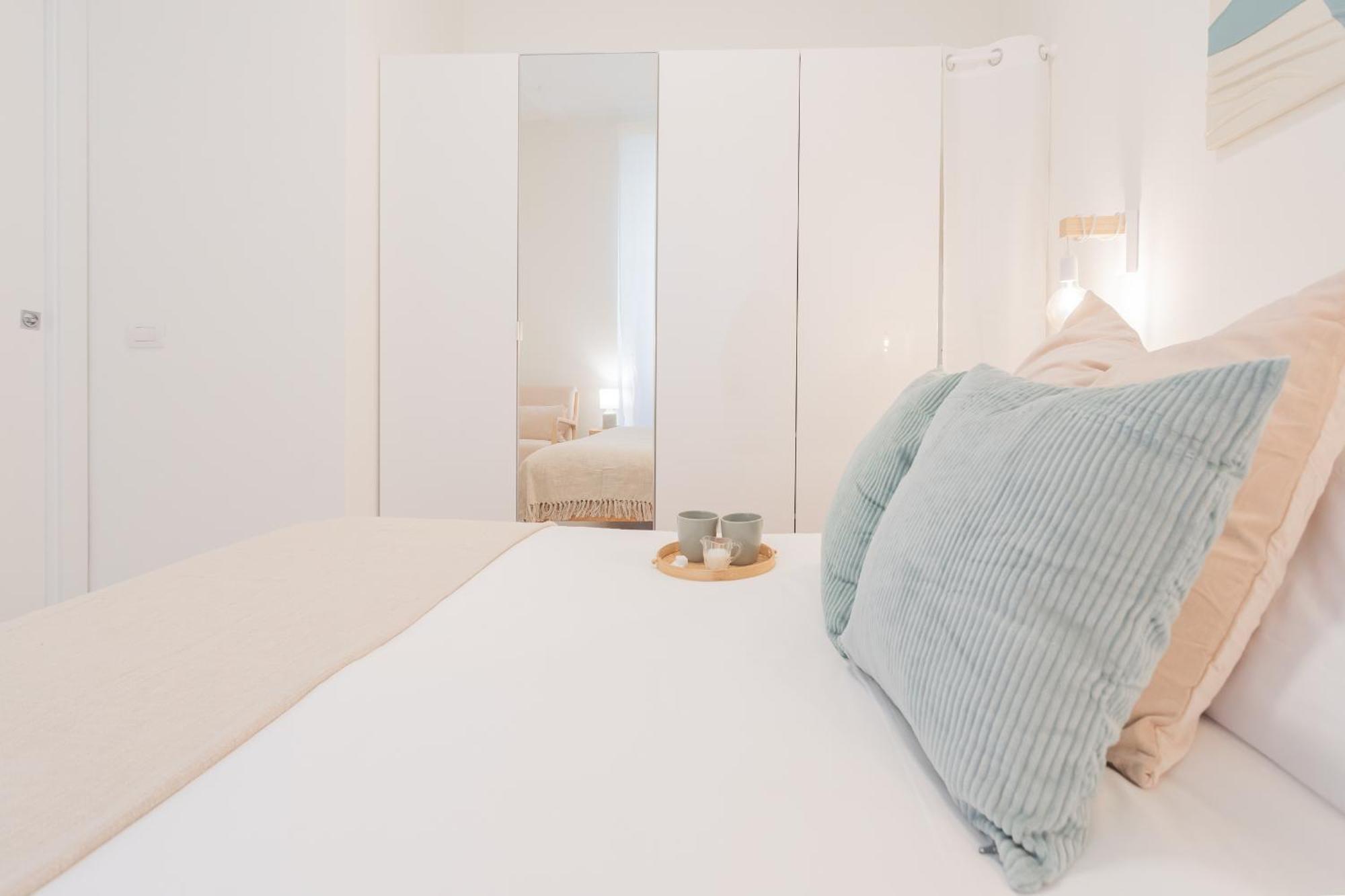 Enchanted Como Lake - City Apartment 2 By Rent All Como Bagian luar foto